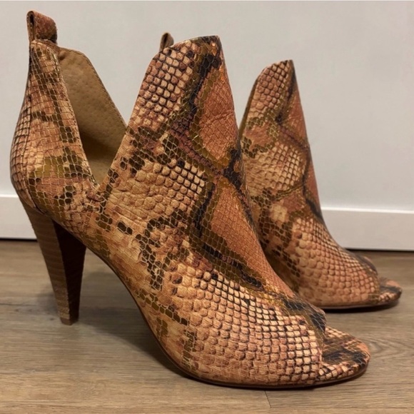 Vince Camuto Allanna Snakeskin Print Peep Toe Stiletto Booties brown copper NIB - Picture 2 of 11